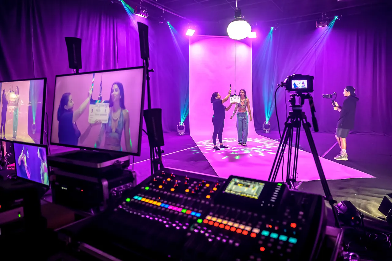 305Color – Backstage / BTS, photo 3